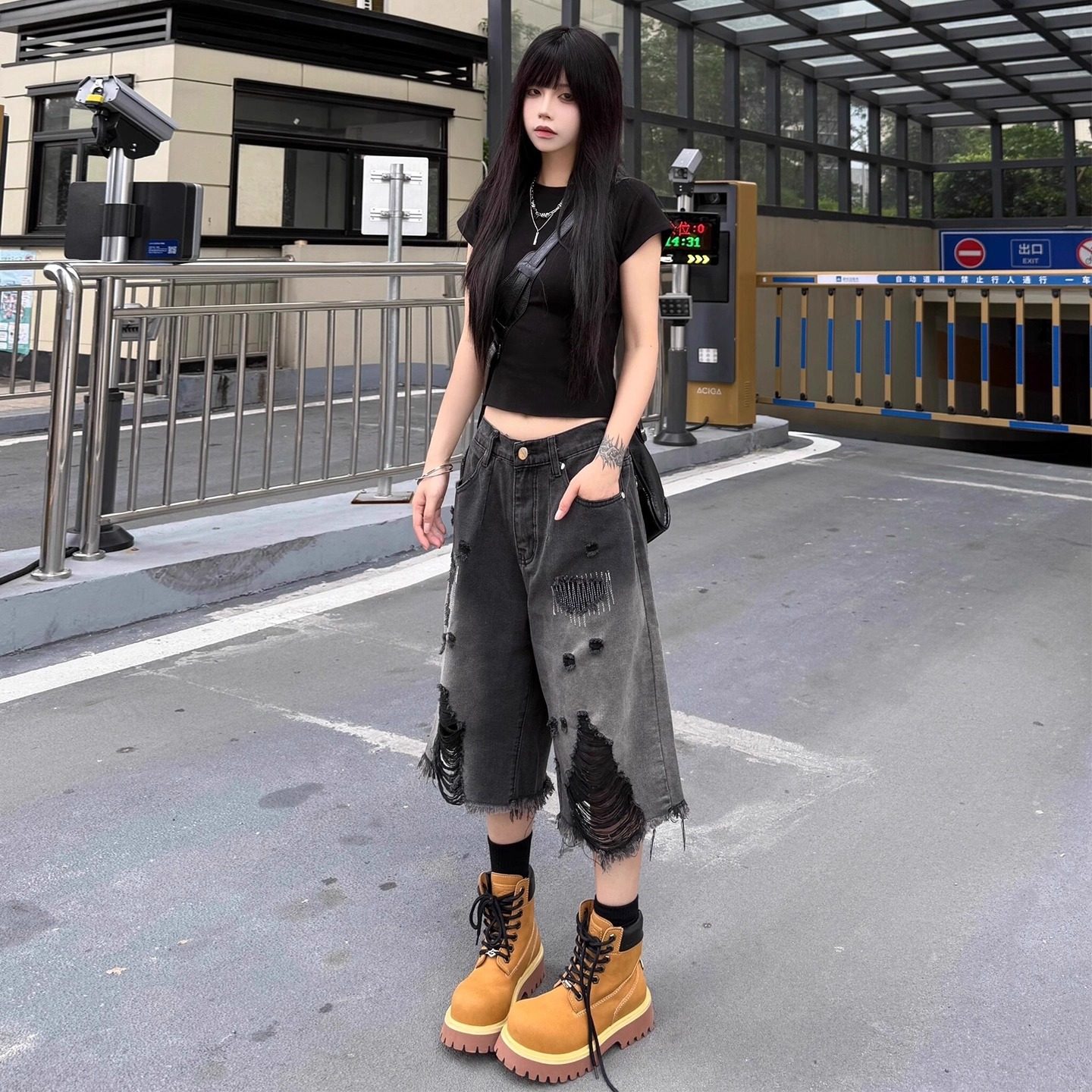 水洗渐变黑灰色破洞牛仔短裤男款夏季五分裤子美式高街阔腿乞丐裤