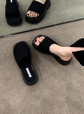 厚底拖鞋女2025新款夏季外穿高级感法式绝美黑色增高海边沙滩凉鞋