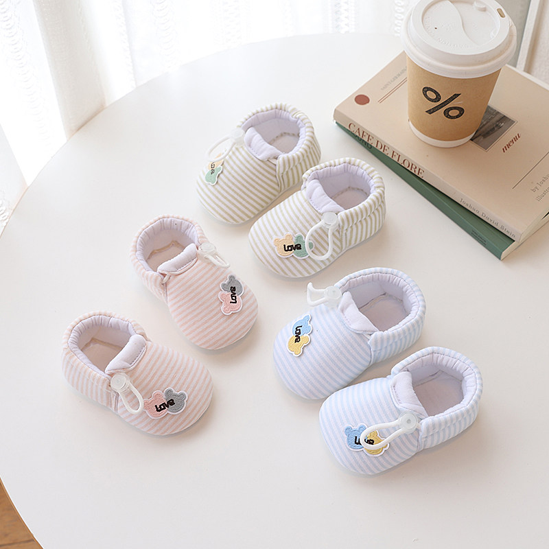 婴儿鞋子春季软底棉鞋布鞋纯棉0-1岁男女宝宝不掉新生儿防滑鞋袜
