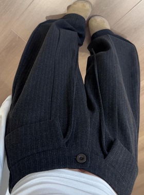 糟了的好喜欢！深灰色竖条纹小屁帘加厚弯刀裤早春新款休闲直筒裤