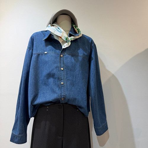 牛仔蓝翻领单排扣复古水洗衬衣女
