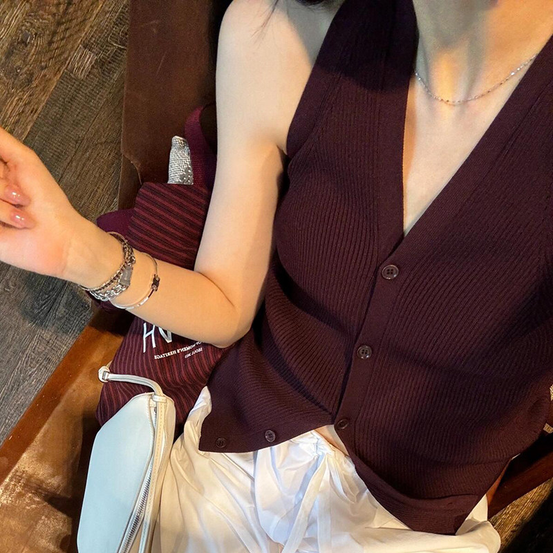 酒红色V领针织背心初秋叠穿开衫