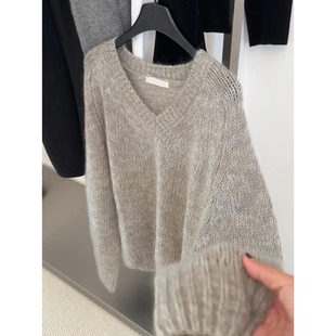 慵懒风花灰色V领长袖宽松毛衣女冬季新款软糯糯垂感单穿针织卫衫