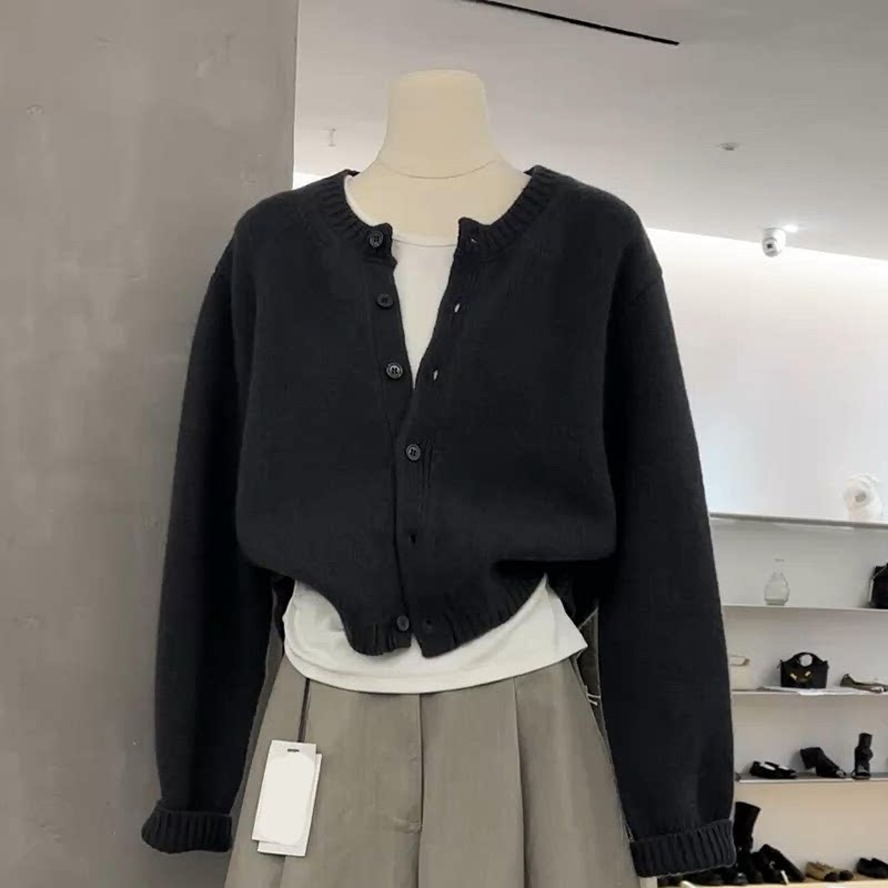 日系黑灰色圆领单排扣毛衣外套女