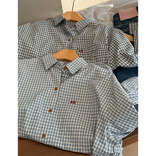 浅蓝色格子刺绣翻领排扣衬衫早春