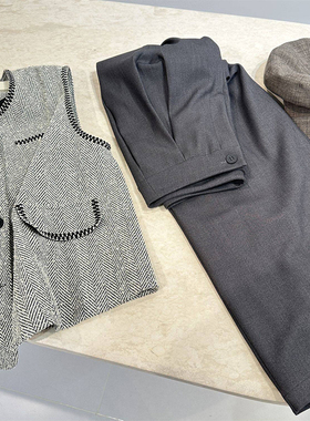 松弛感深灰色打褶微阔休闲西装裤女早春新款垂感显瘦挺括直筒长裤