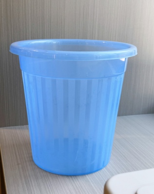 圆形蓝色透明塑料垃圾桶办公室废纸篓物业卫生桶厨房卫生间10L