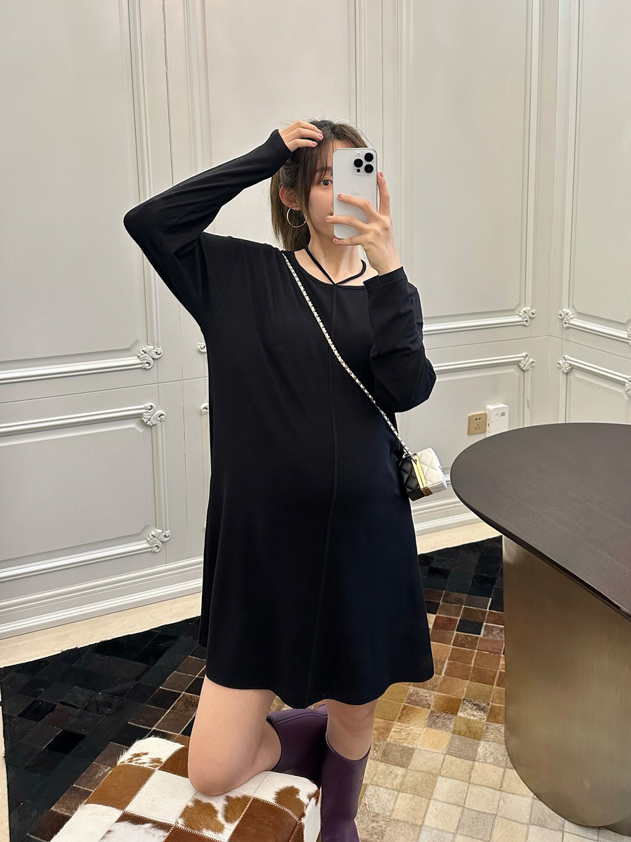 leomami设计感孕妇装挂脖连衣裙