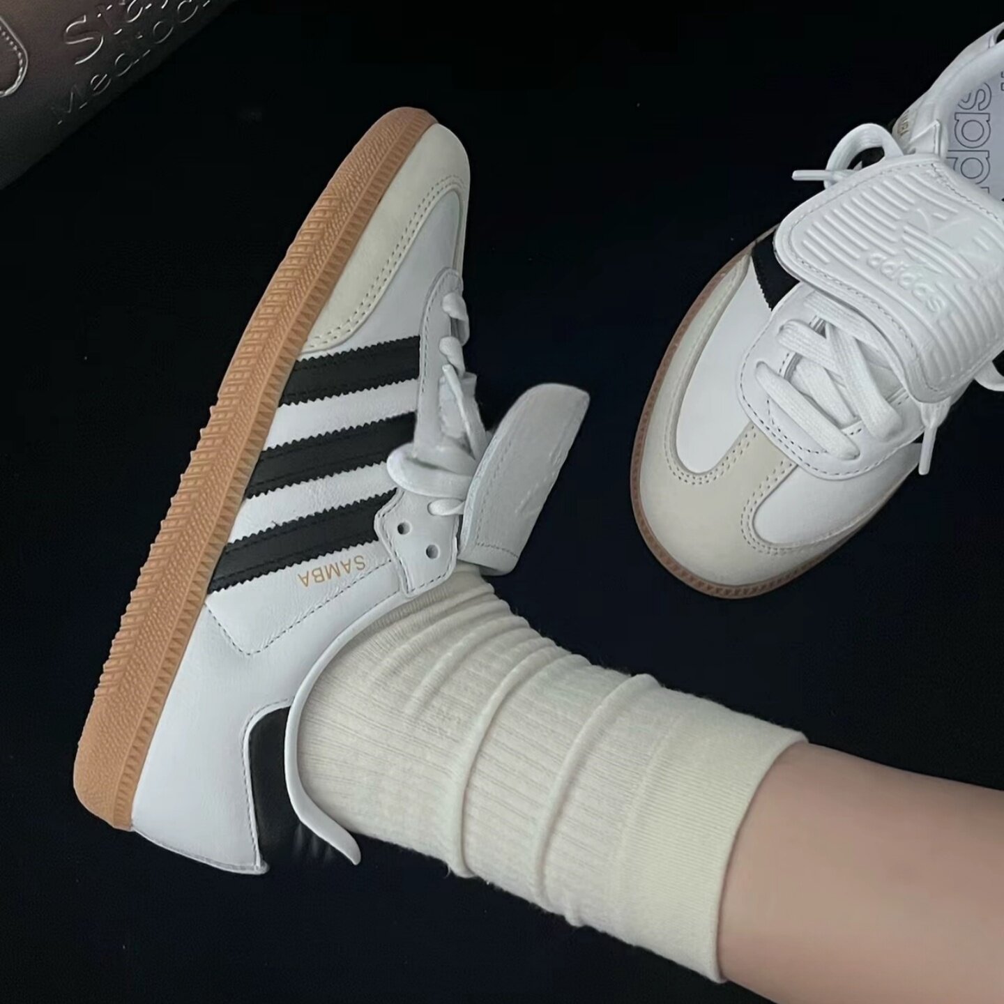adidas防滑耐磨透气运动休闲鞋图片