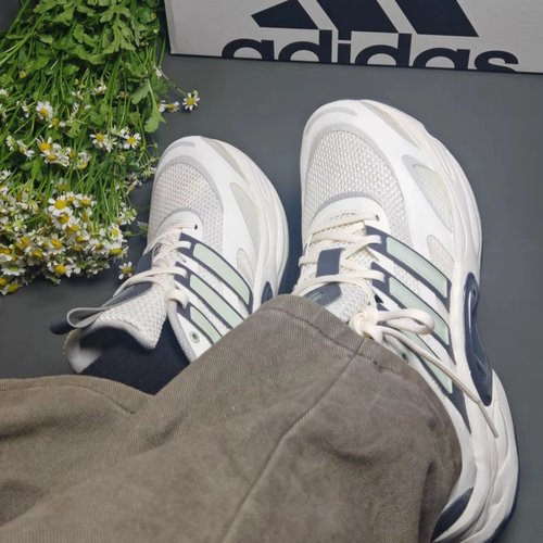 adidas清风科技舒适百搭跑步鞋