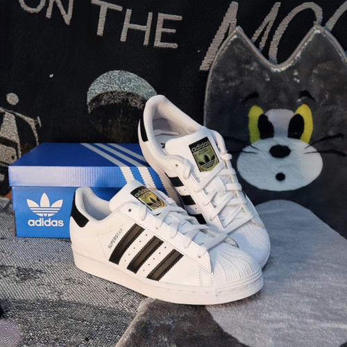 阿迪达斯三叶草金标贝壳头板鞋