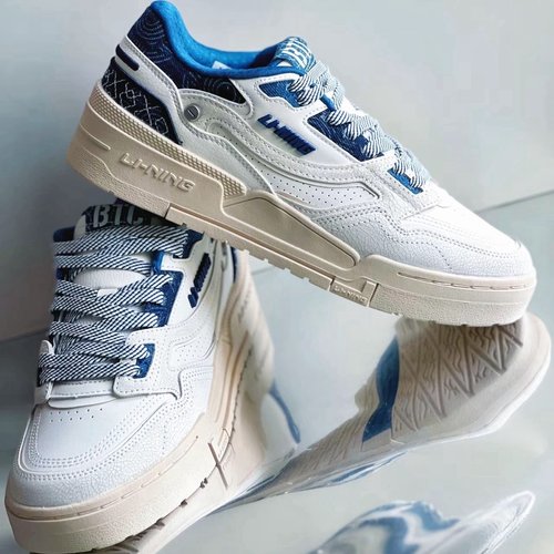 LiNing运动休闲耐磨低帮板鞋