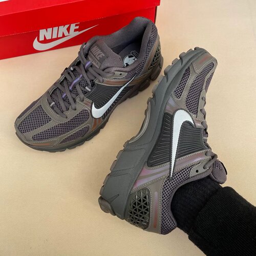 NikeZoomVomero5跑步鞋