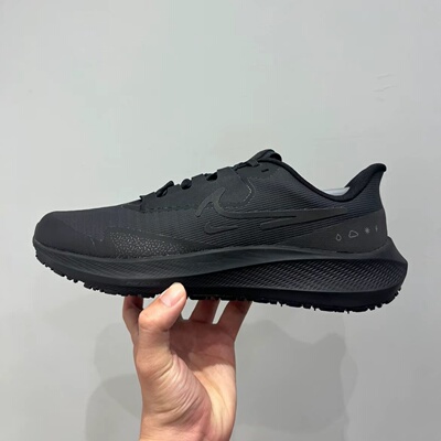 Nike缓震轻便跑步鞋