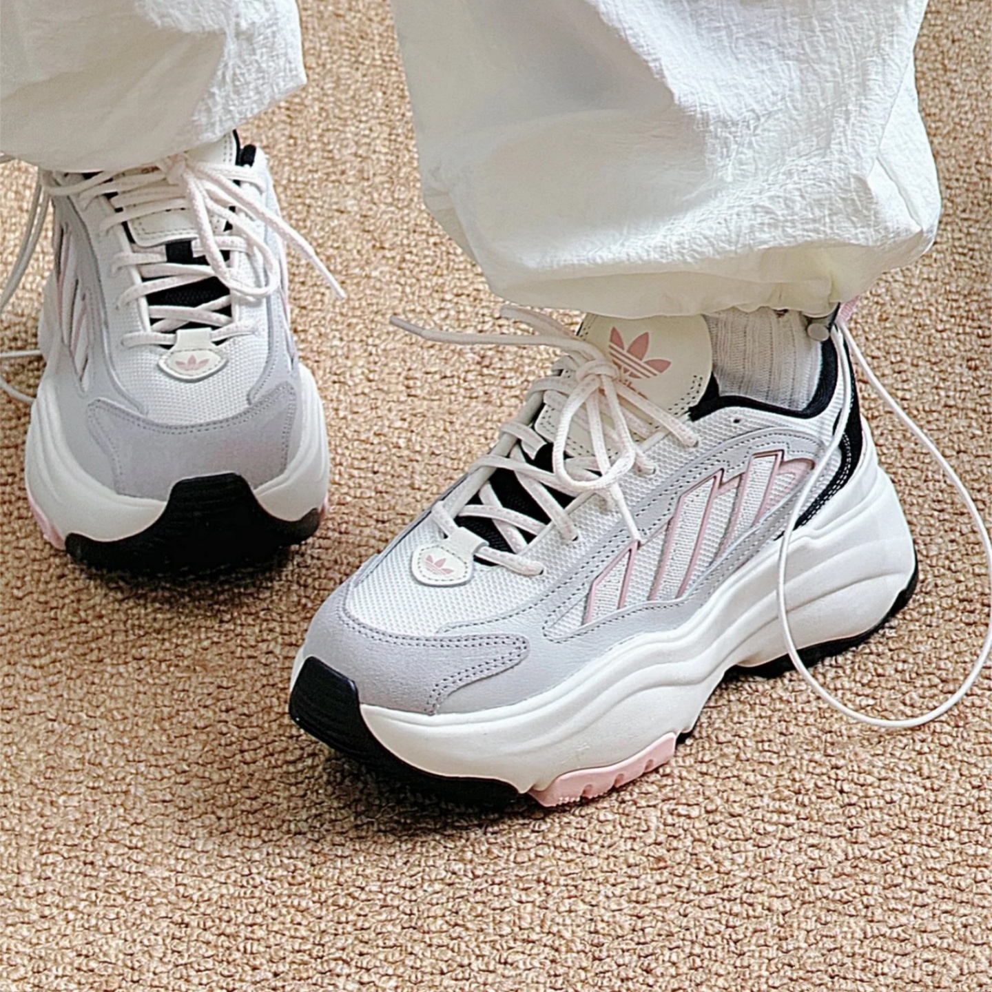 adidas网面透气增高生活休闲鞋