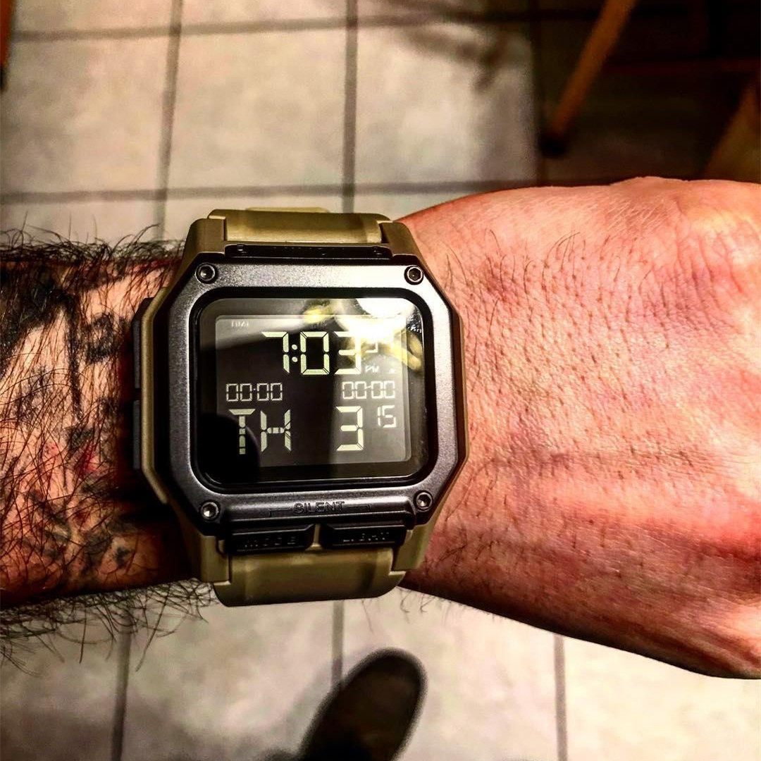 nixon方形硅胶运动风防水手表