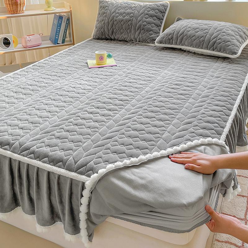 已售1万+人付款牛奶绒花边床裙