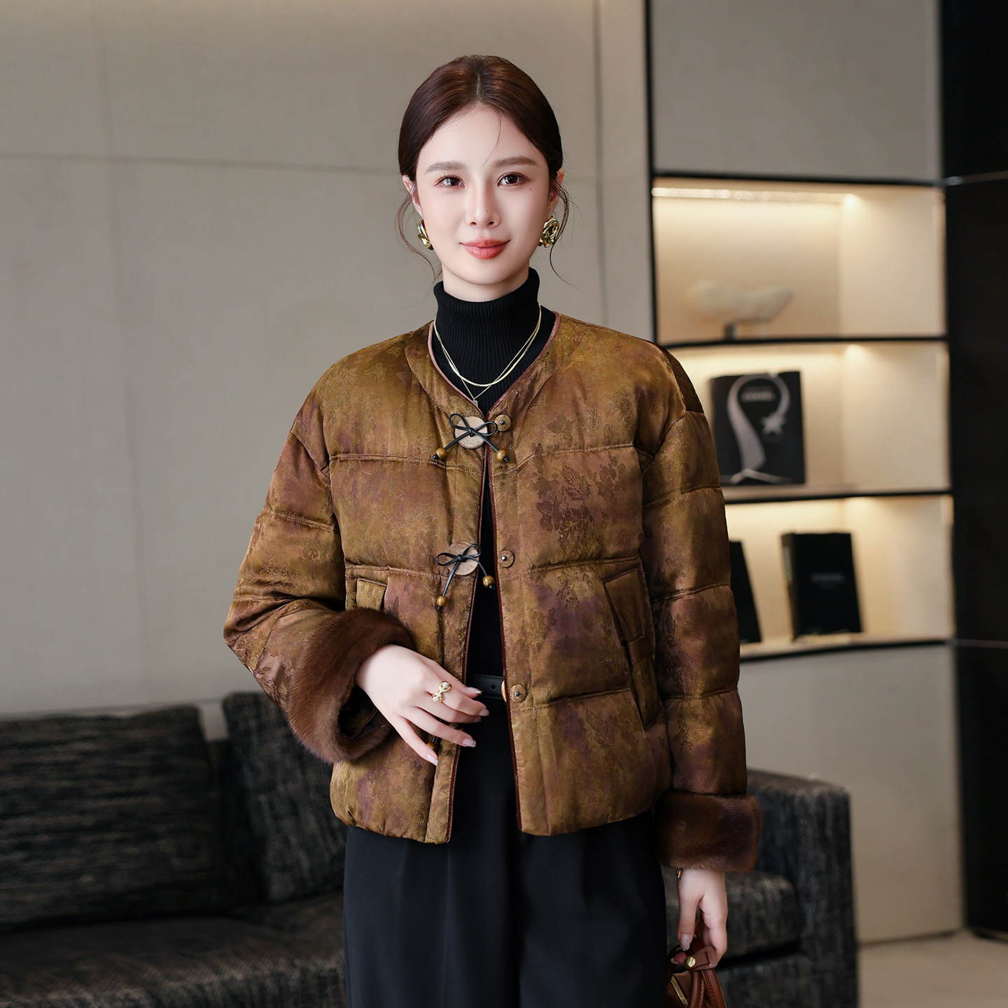 新中式国风羽绒服女短款2025新款冬洋气高端海宁白鹅绒中年妈妈装