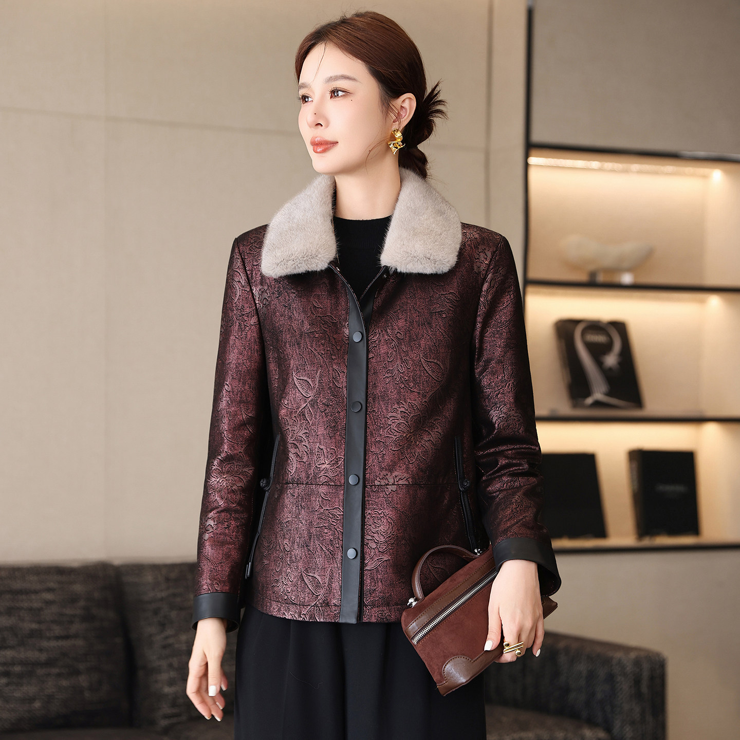 海宁真皮羽绒服女短款新款冬水貂毛领印花妈妈绵羊皮外套气质皮衣,女装/女士精品,皮衣,淘宝优惠券,粉丝福利购,淘宝优惠卷