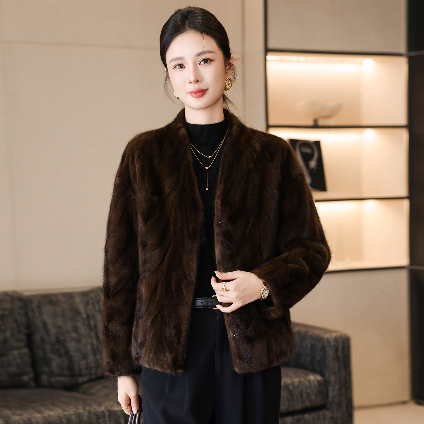轻奢立领水貂女短款2026新款冬季海宁整貂皮大衣年轻款皮草外套潮