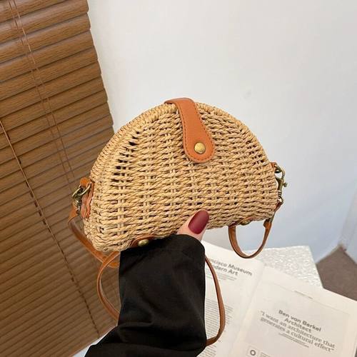 新款小清新斜挎编织包度假沙滩包森系半圆草编包韩版