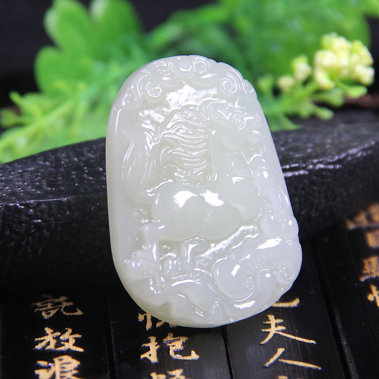 新疆和田玉挂件生肖马吊坠挂牌马到成功23.08克油润细腻送证书