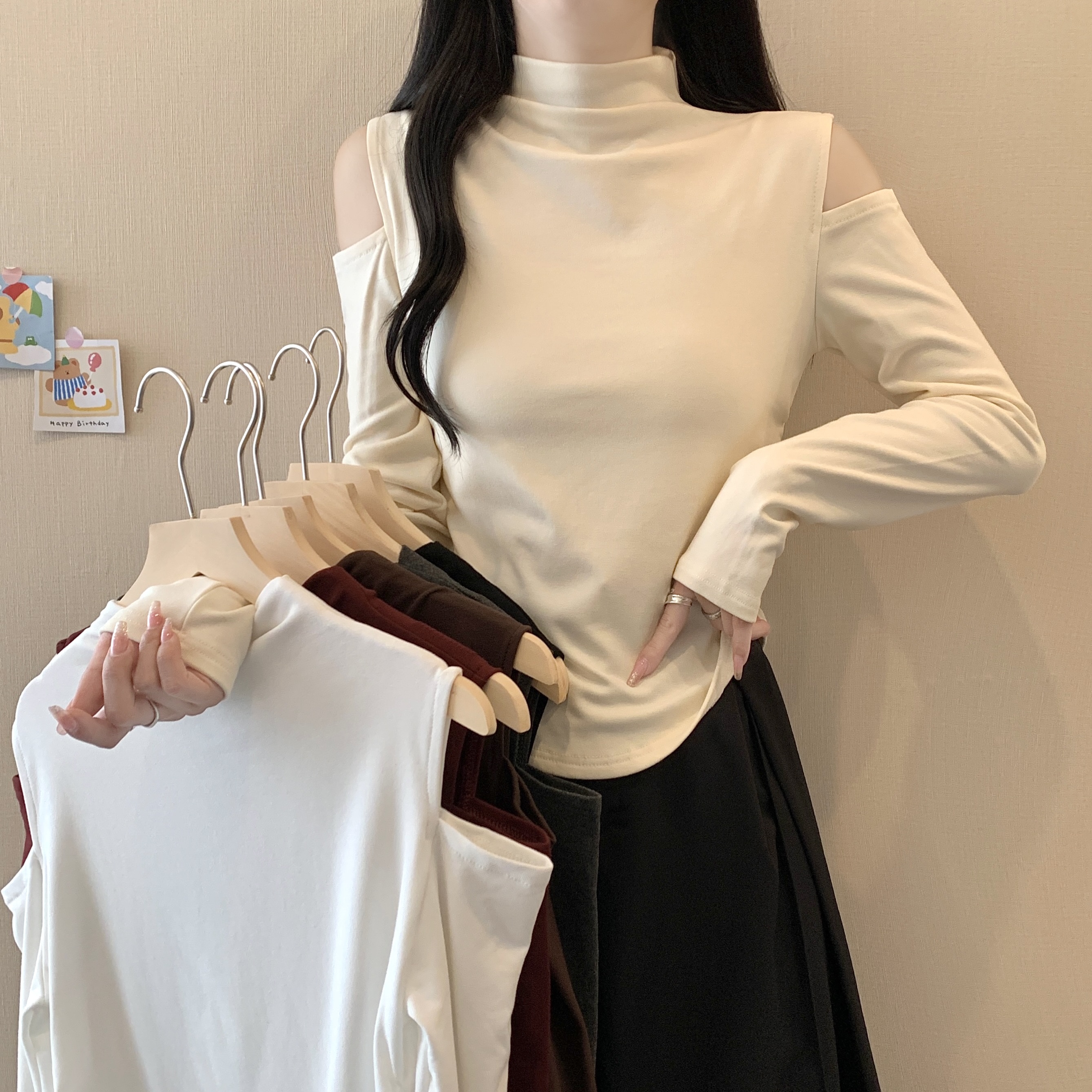 小吉家大码女装秋冬新款半高领纯欲风露肩长袖打底衫宽松百搭上衣