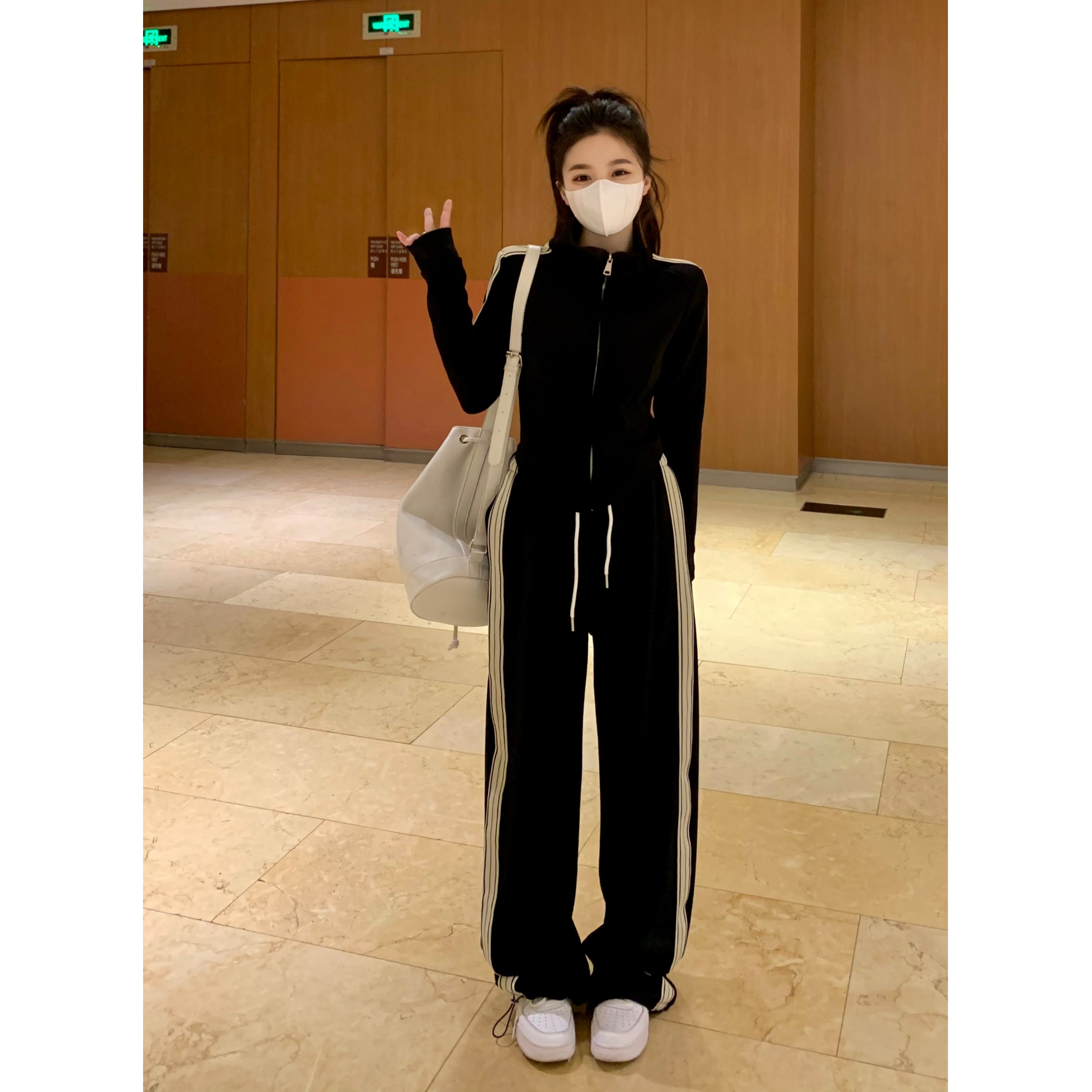 小吉家大码女装秋季胖MM运动休闲套装黑色立领短外套阔腿裤两件套