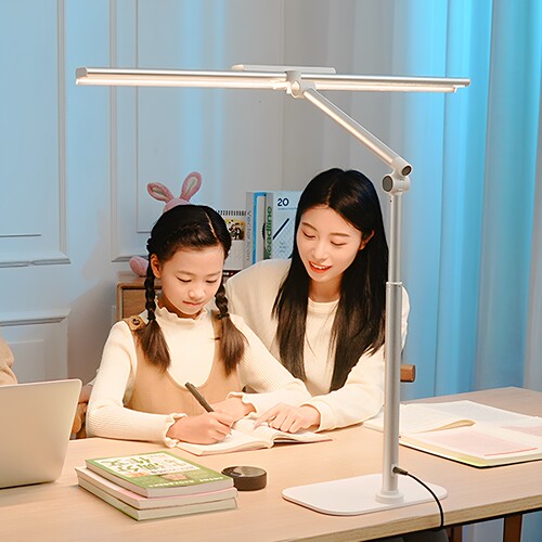 智能入席全光谱护眼台灯红光增益