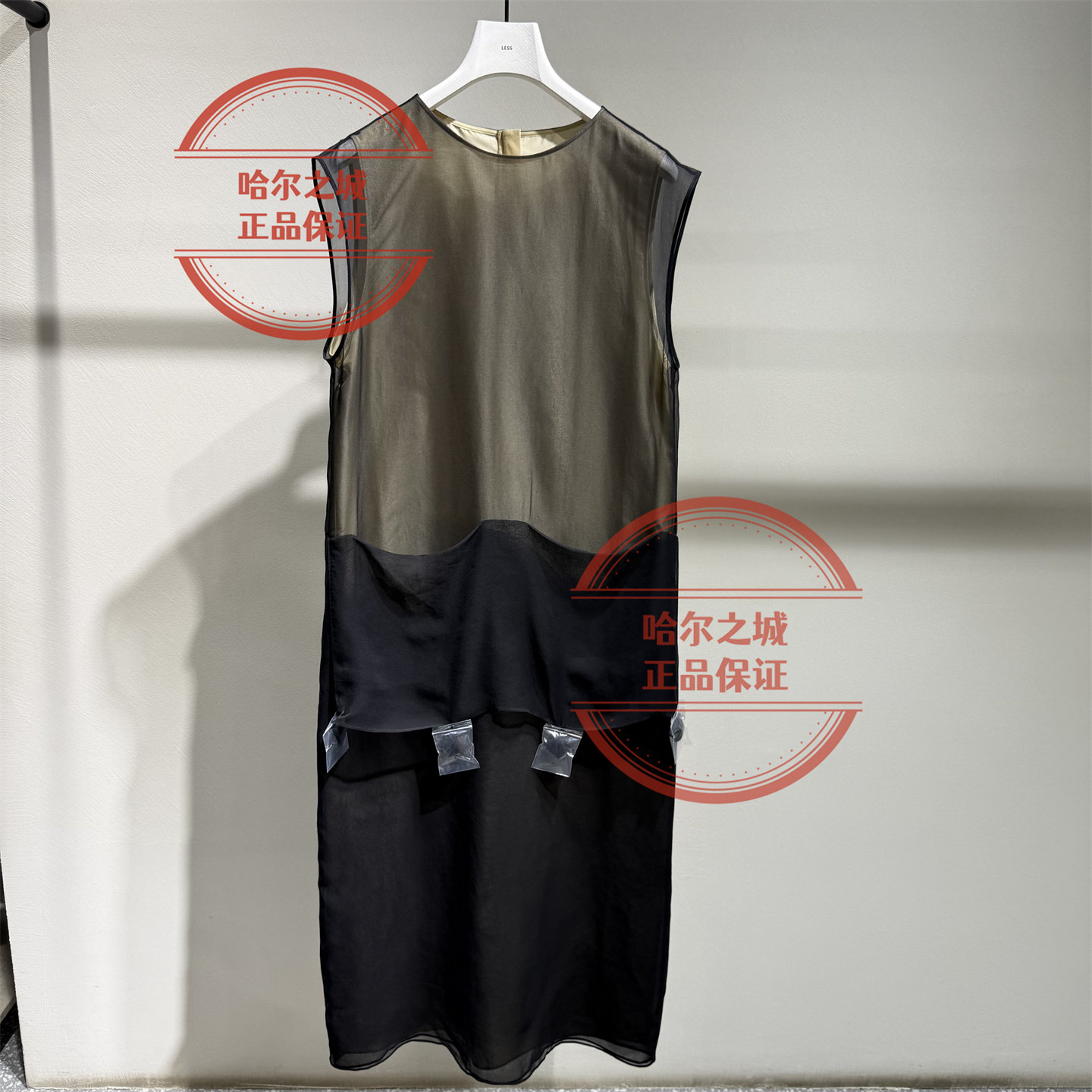 桑蚕丝一字领无袖连衣裙