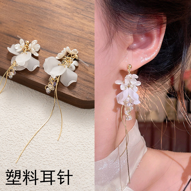 塑料耳坠韩系甜美白色花瓣流苏耳钉气质显脸瘦度假拍照耳环养耳洞