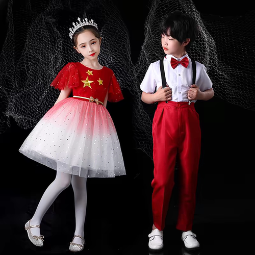 大合唱团表演服中小学生