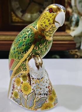 英国产Royal Crown Derby22K金骨瓷手绘亚马逊绿鹦鹉动物镇纸摆件