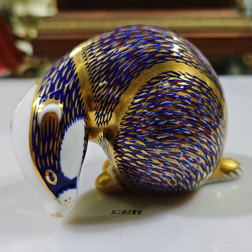 英国Royal Crown Derby皇家皇冠德比手绘伊万里22K金海狸摆件镇纸