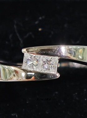 英国产Vintage珠宝18K白金镶嵌2颗公主方钻石设计款戒指独特时尚