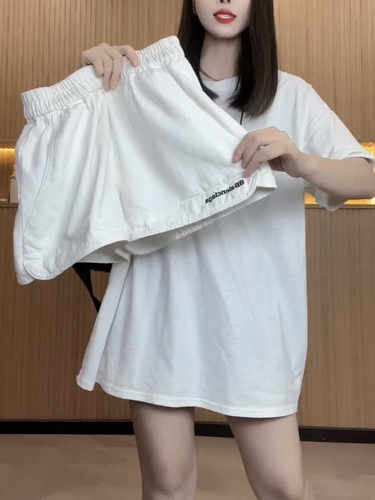 大码胖mm宽松显瘦阔腿A字热裤2026新款高腰刺绣字母牛仔短裤女
