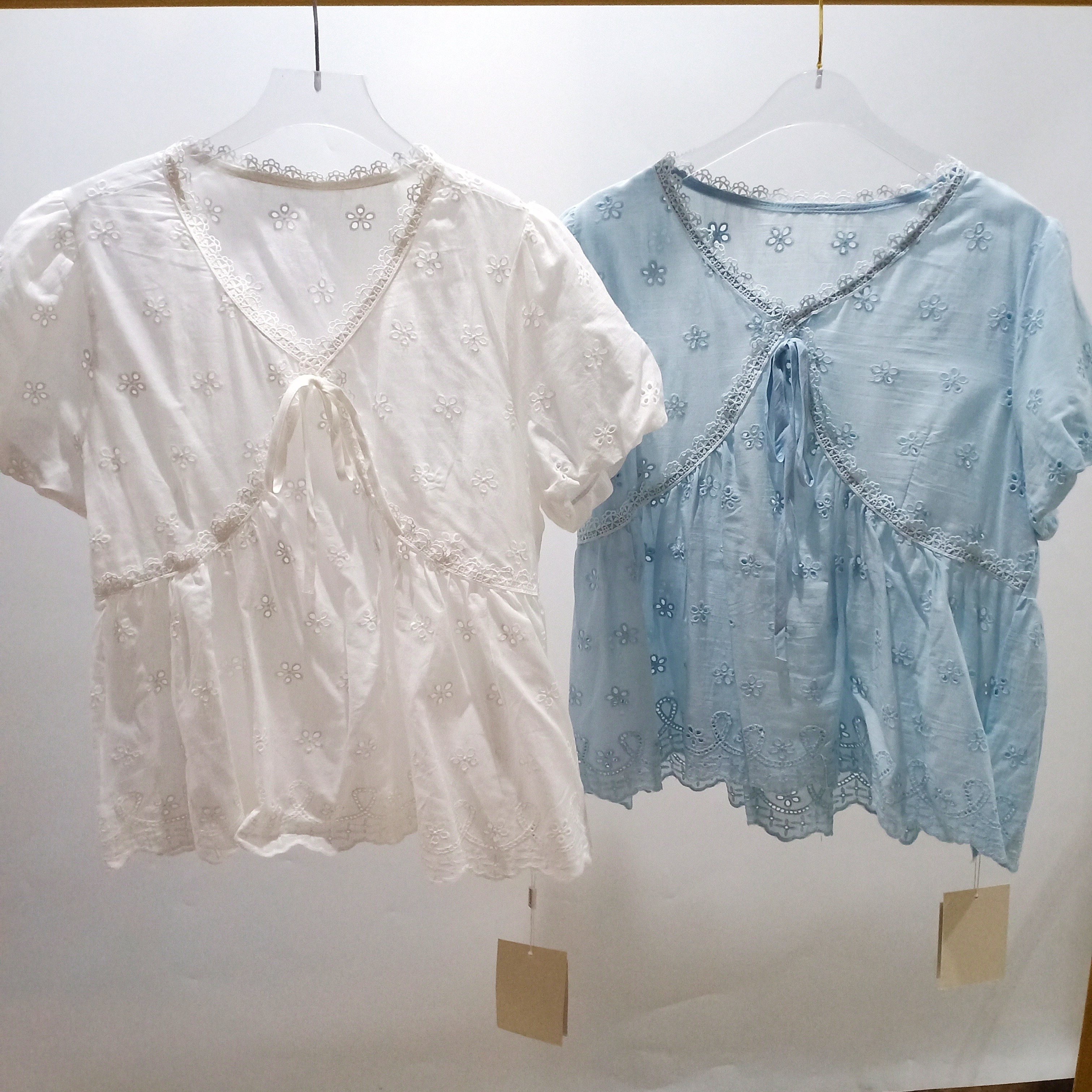 蕾丝镂空V领系带衬衫女夏季2026新款泡泡袖薄款微透清凉宽松小衫