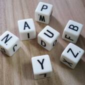 6面不同26英文字母18号7粒骰子方直角启蒙教育筛子棋桌游亲子道具