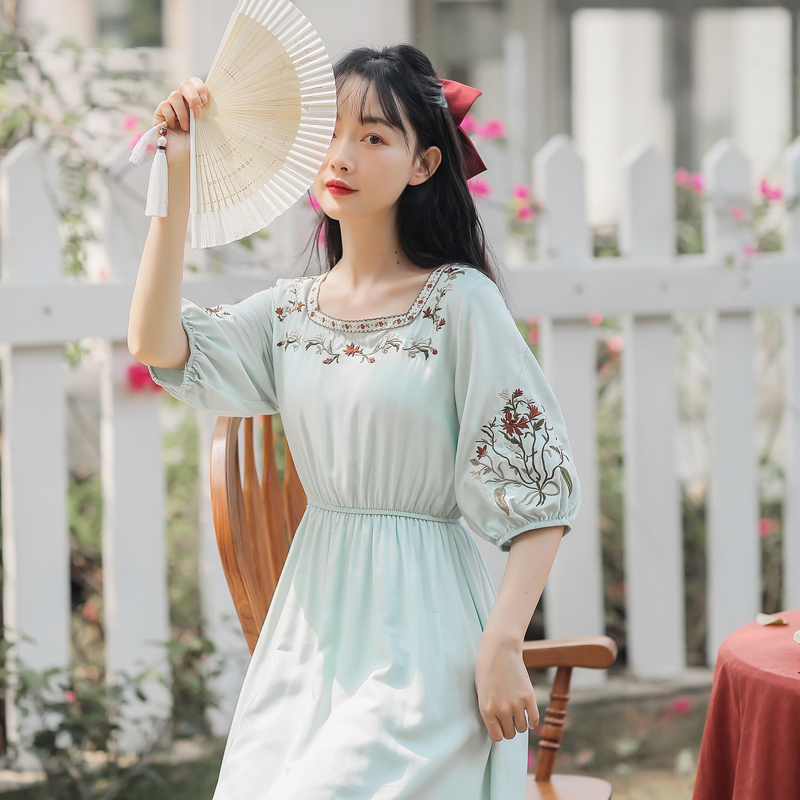 Real shot art RETRO embroidery Square Collar Dress