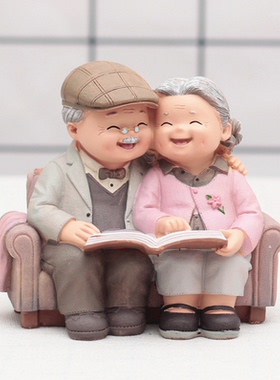 老头老太送爷爷结婚纪念日礼物