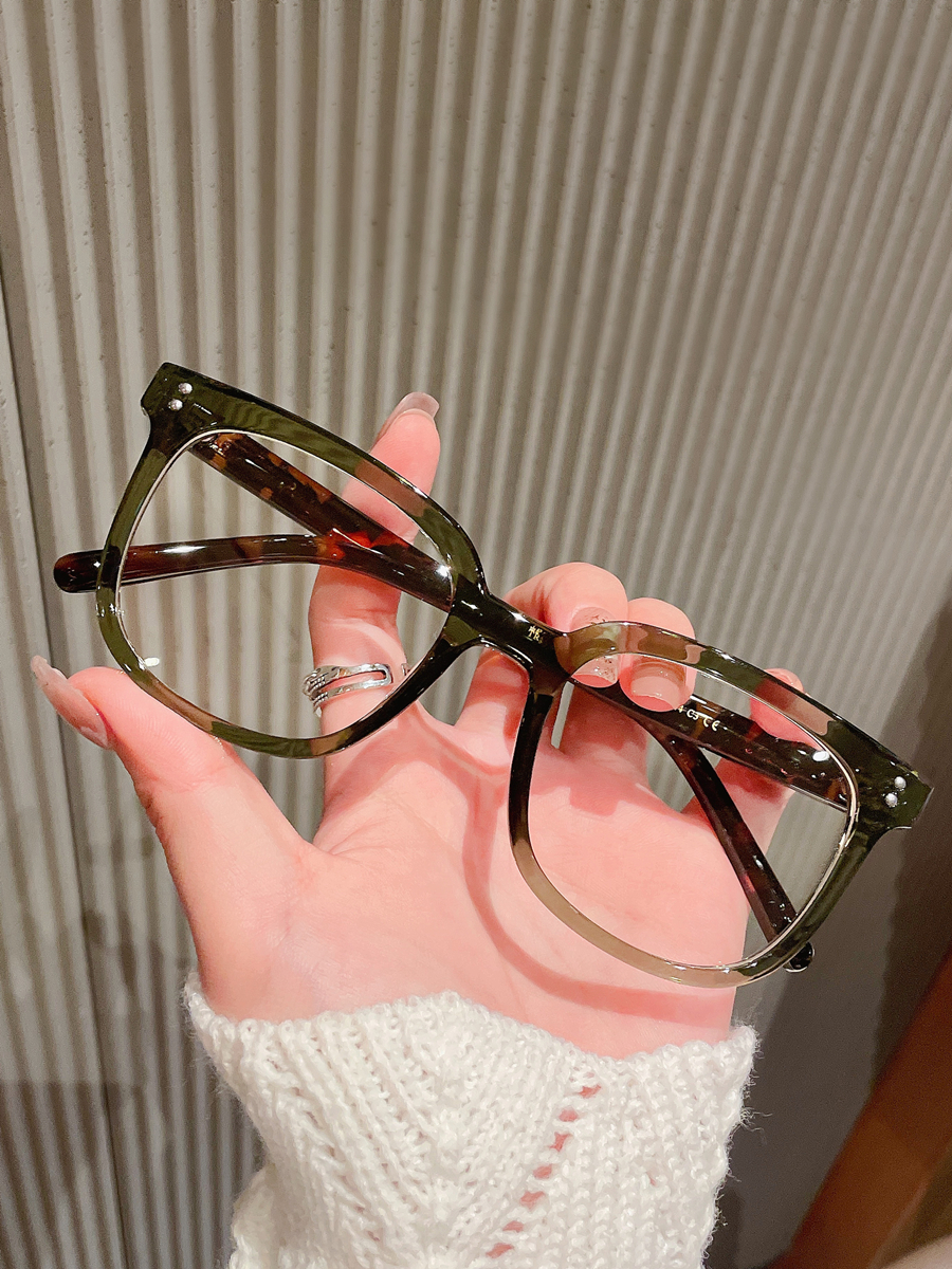 伊藤佐泽 黑框眼镜近视女可配度数超轻防蓝光眼睛男