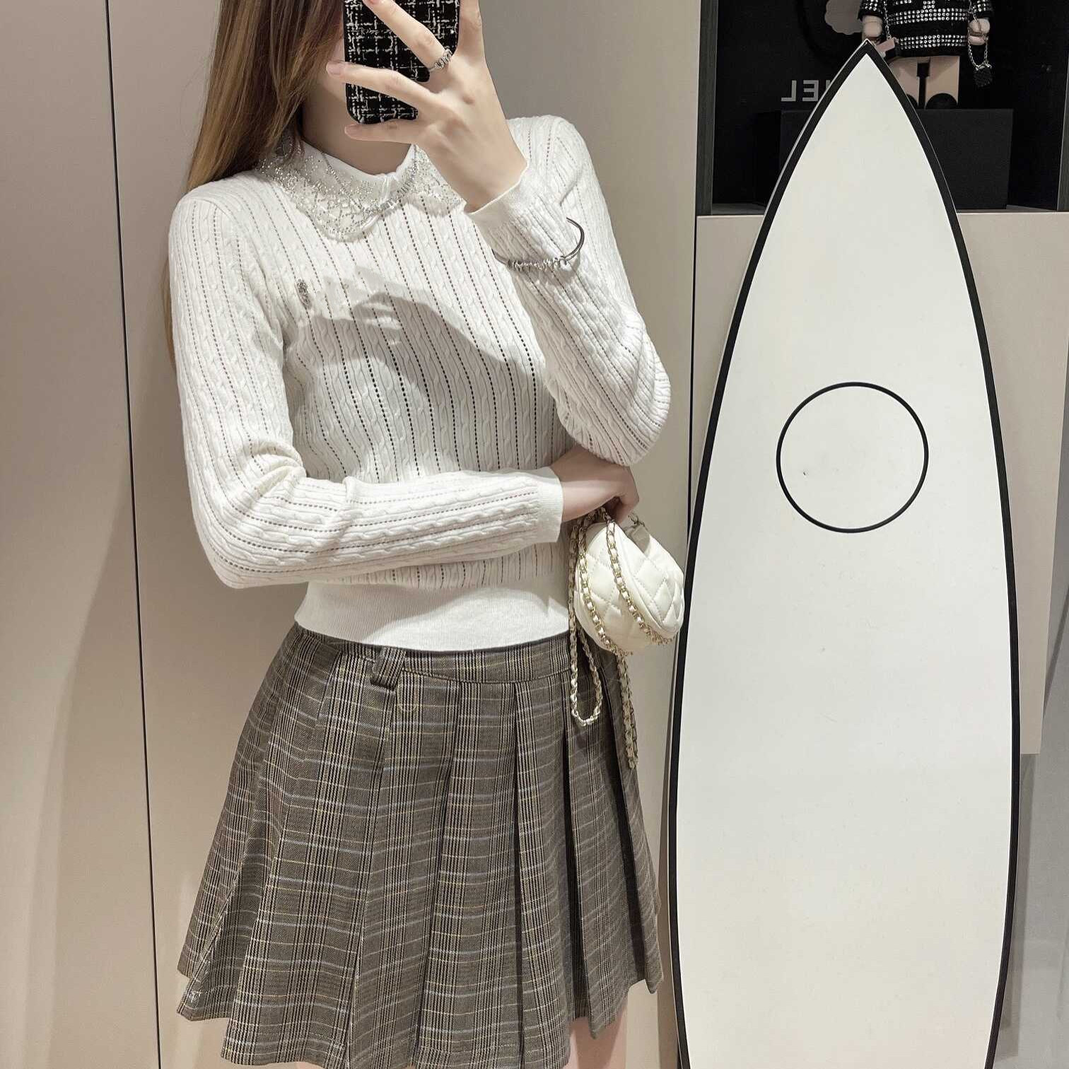 南油高端镶钻钉珠翻领羊毛打底衫