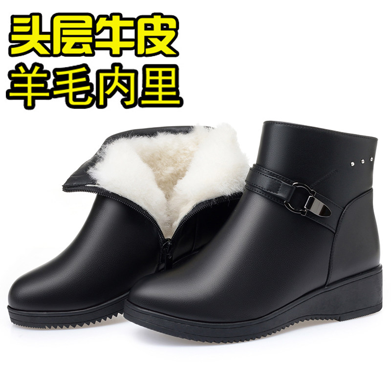 冬天妈妈短靴保暖羊毛软底中年棉鞋真皮中跟中老年大码女靴