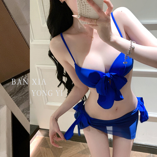 克莱因蓝2026新款性感比基尼三件套显白大小胸聚拢温泉泳衣女绝美