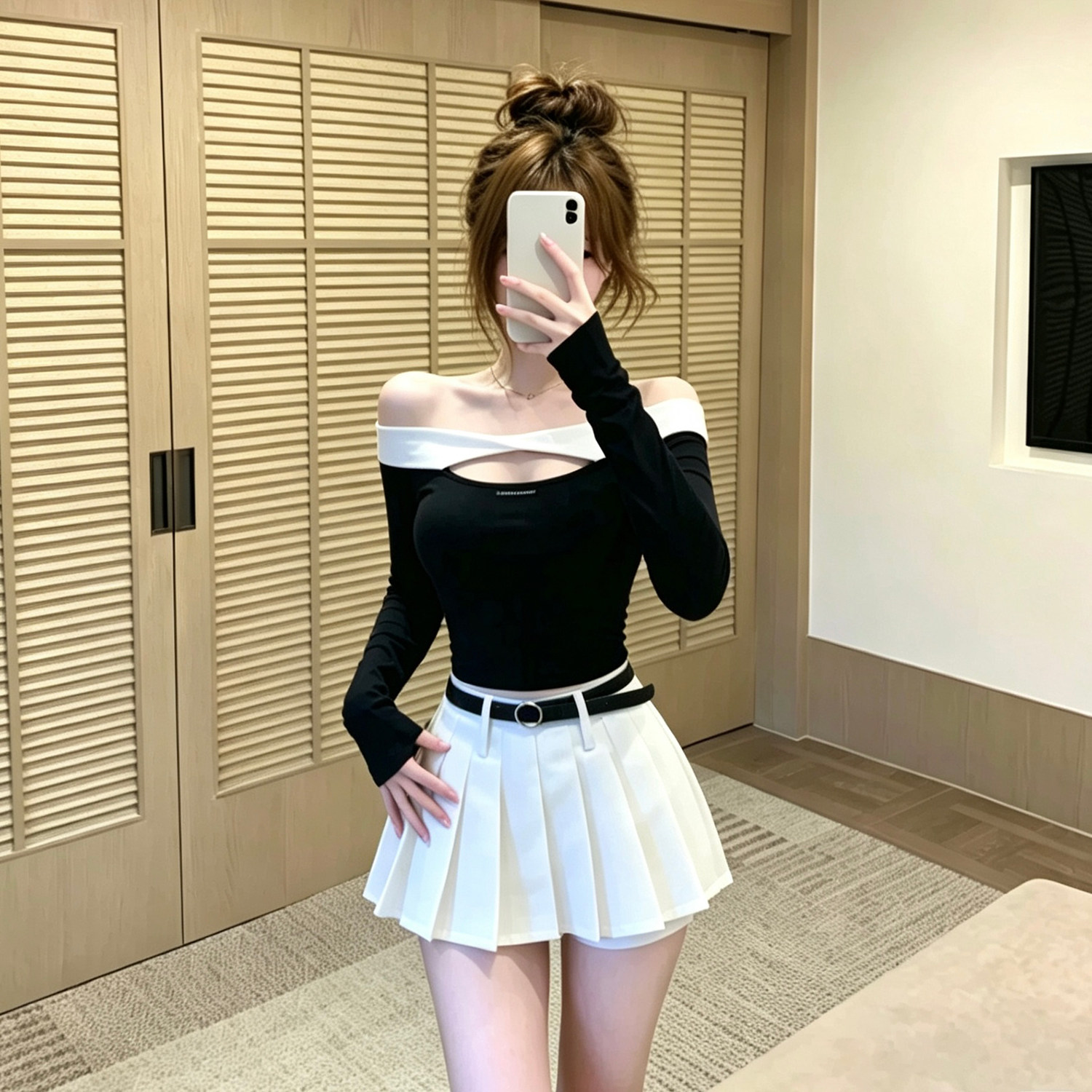 IQCQ韩系黑白撞色一字肩镂空上衣女露肩收腰显瘦白色百褶短裙套装