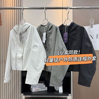 LU家同款！户外轻量级透气防风防水连帽短款软壳冲锋衣夹克外套女