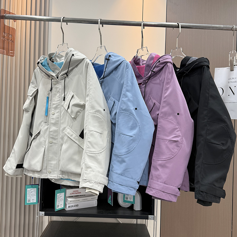 大厂订单！秋冬款城市户外山系多口袋连帽登山冲锋衣夹克外套美女