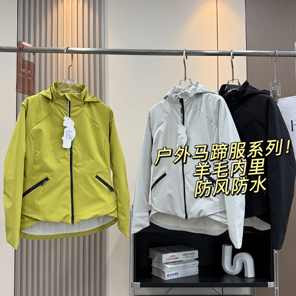 户外马蹄服系列！ 防风防水羊毛内里保暖显瘦连帽冲锋衣外套女冬