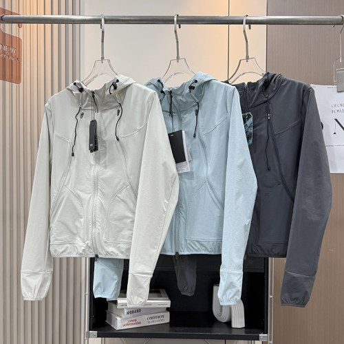 大厂订单！春季户外山系机能风防泼水连帽双开拉链短款软壳外套女