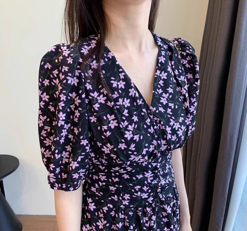 碎花V领泡泡袖收腰显瘦连衣裙女